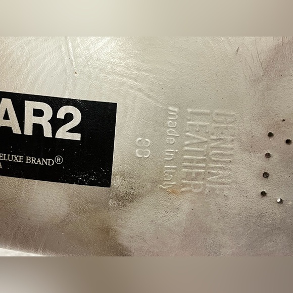 GOLDEN GOOSE V-Star Suede Upper Laminated Star Men Sneaker in Taupe - Picture 11 of 16